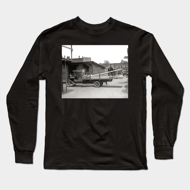 Kelly&#39;s Lumber Yard, 1926. Vintage Photo Long Sleeve T-Shirt by historyphoto